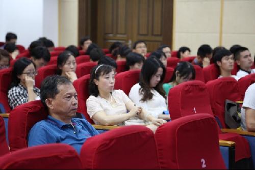 校工会举行“学习习近平总书记五一讲话、加强新形势下高校工会工作”专题报告会
