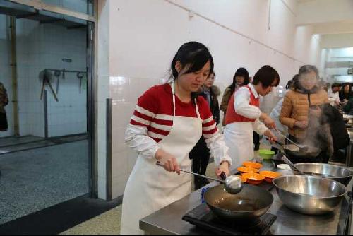 我校举办第三届“我爱我家”女教职工厨艺大赛