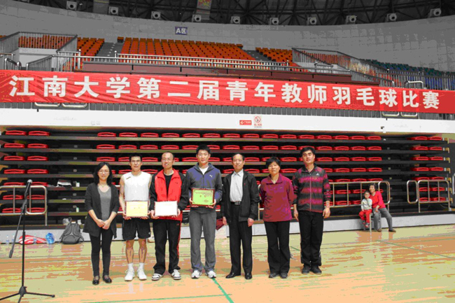 校青年教师第二届羽毛球比赛顺利举行