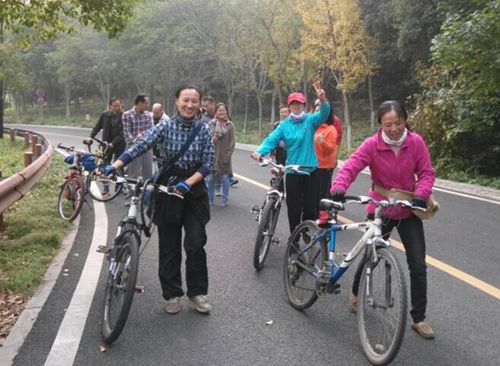 纺服学院分工会举行登山活动