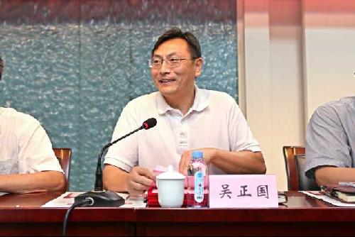 我校举行2016年“弘师德、强师能、铸师魂”优秀教育工作者表彰交流会