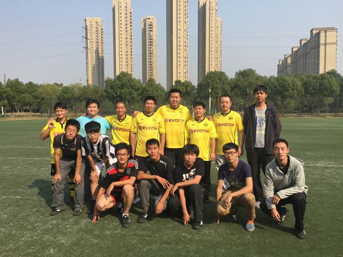 理学院举行第二届师生足球联谊赛