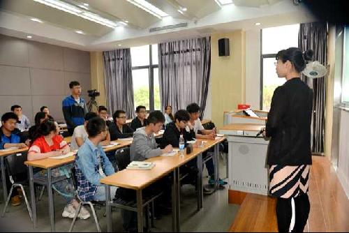 我校举行第五届青年教师教学会讲