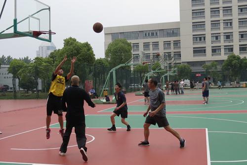 外国语学院分工会组织师生篮球友谊赛