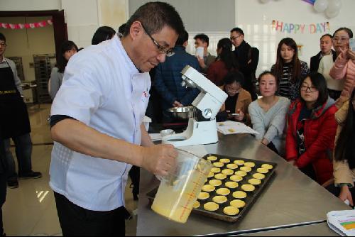食品学院组织“食之品”建家活动首场秀——青年朋友烘焙联谊活动
