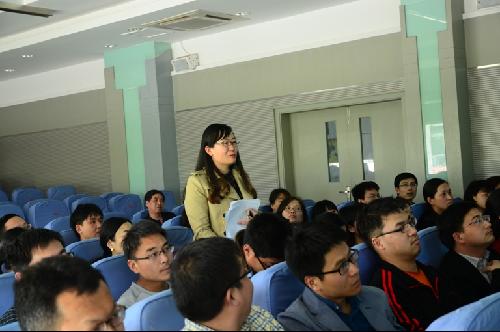纺织服装学院举办优秀教师示范课暨讲课经验交流活动