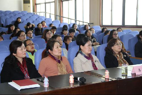 专题讲座“与美丽健康同行”顺利举行
